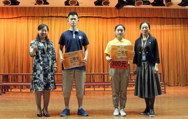 調(diào)整大小 11、蘇曉紅主任和張榮霞主任給獲得二等獎(jiǎng)的代表隊(duì)頒獎(jiǎng).jpg