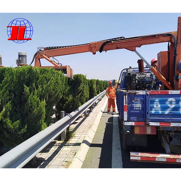 車載式綠籬修剪機